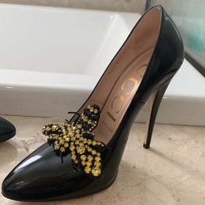 Gucci Elaina Crystal Bee Pump